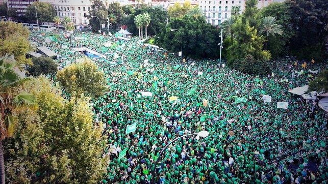 Gentada a la manifestació del 28 de setembre de 2013 a Palma de Mallorca. Foto de Marga Mas, publicada a Twitter, reproduïda àmpliament a diferents mitjans